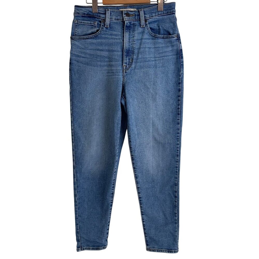 Levis High Waisted Mom Medium Wash Jeans
Size 30